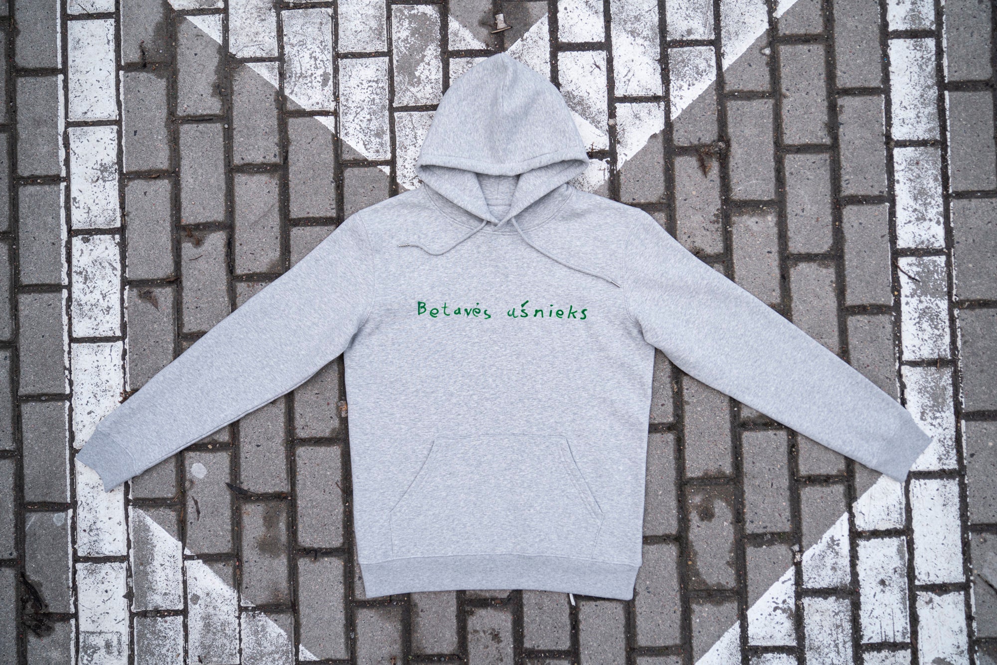 Be tavės • džempas