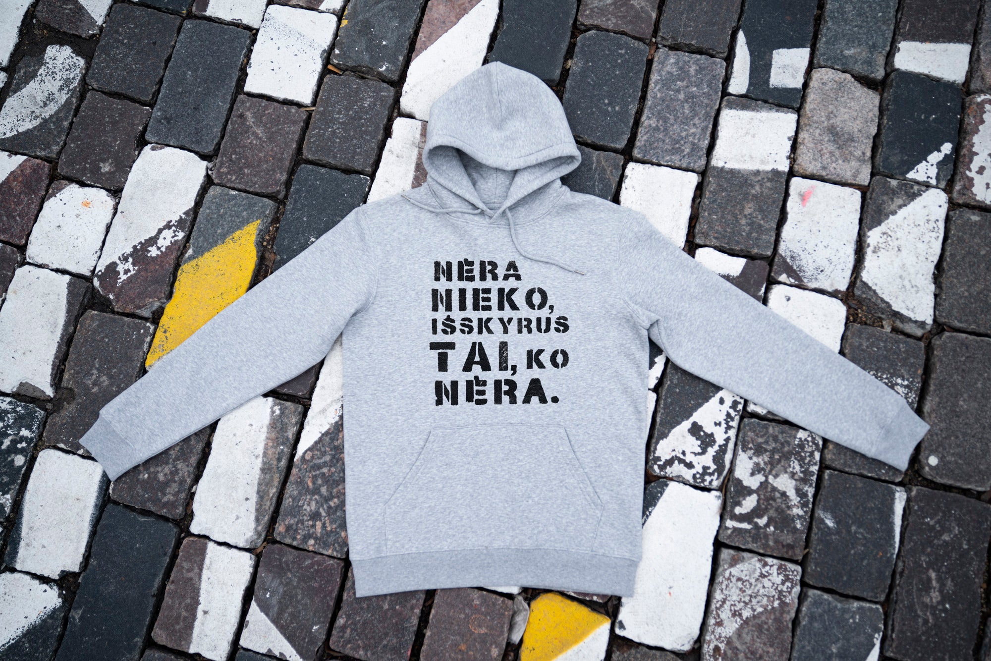 Nieko nėra • džempas