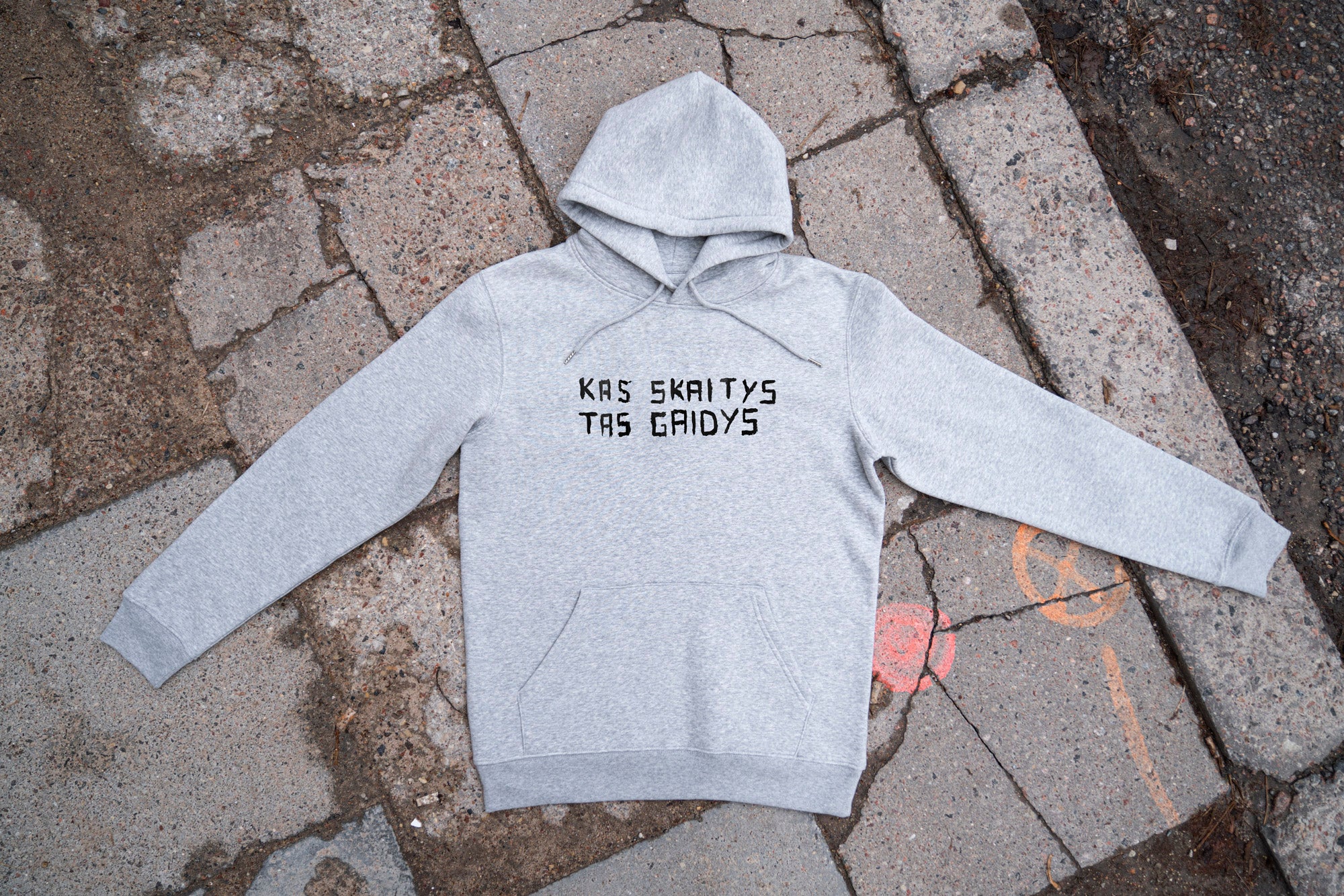 Kas skaitys • džempas