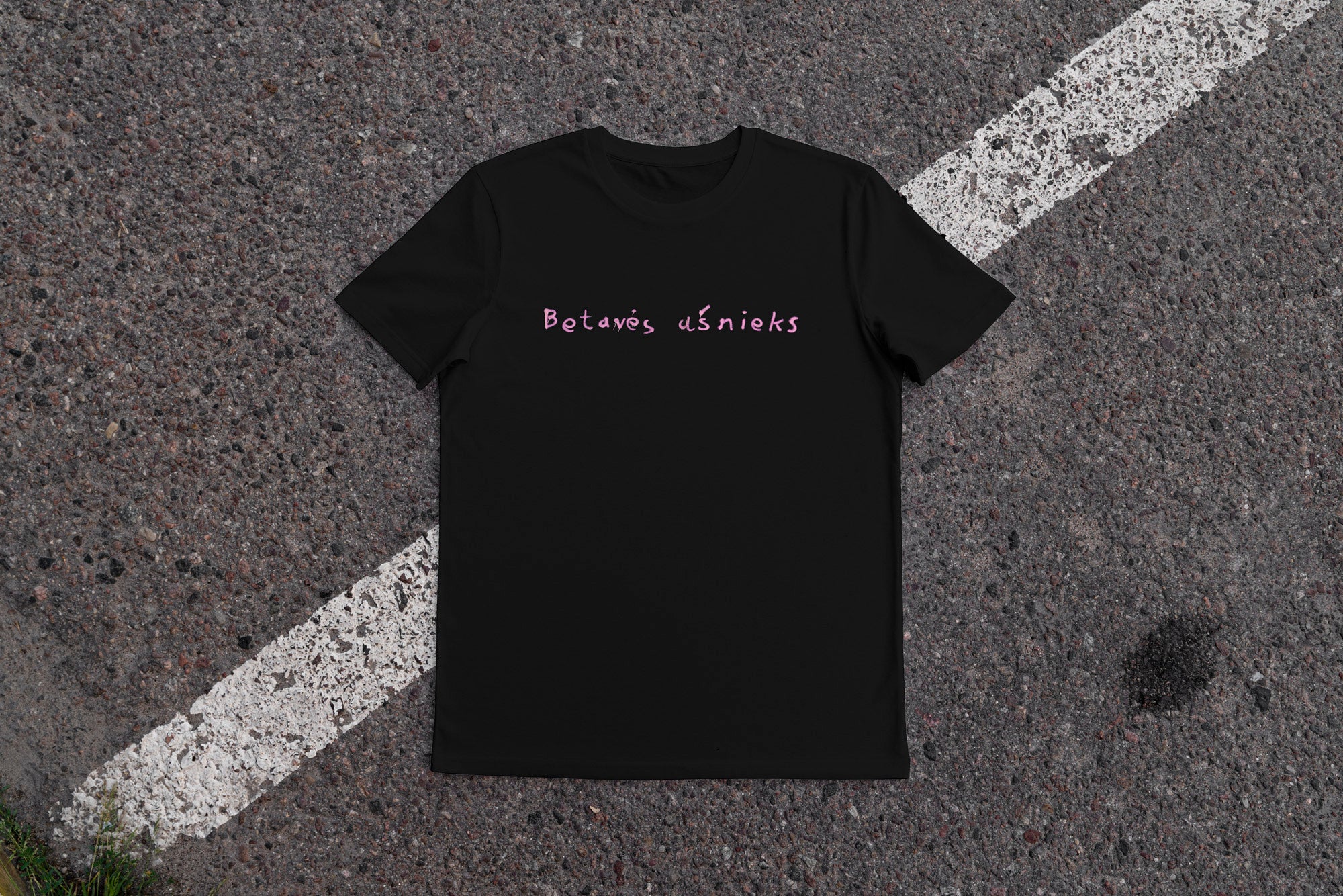 Be tavės • marškinėliai