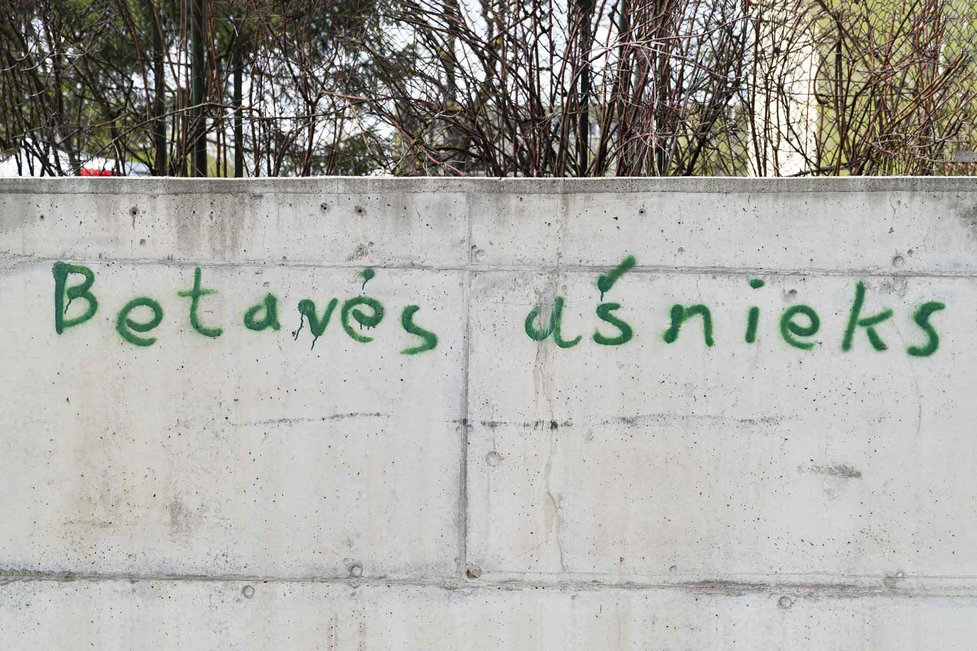 BE TAVĖS • džempas - NU IR KAS